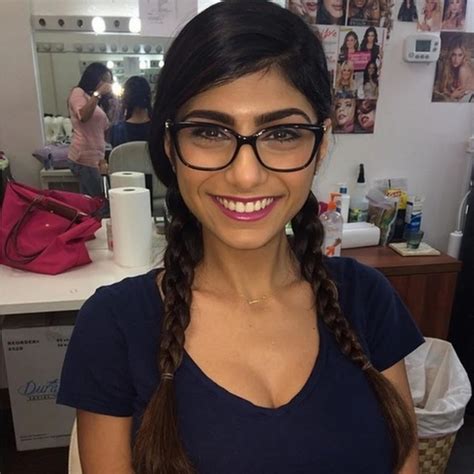 Vidéos pornos Mia Khalifa 2024 : Scènes de sexe de star du。